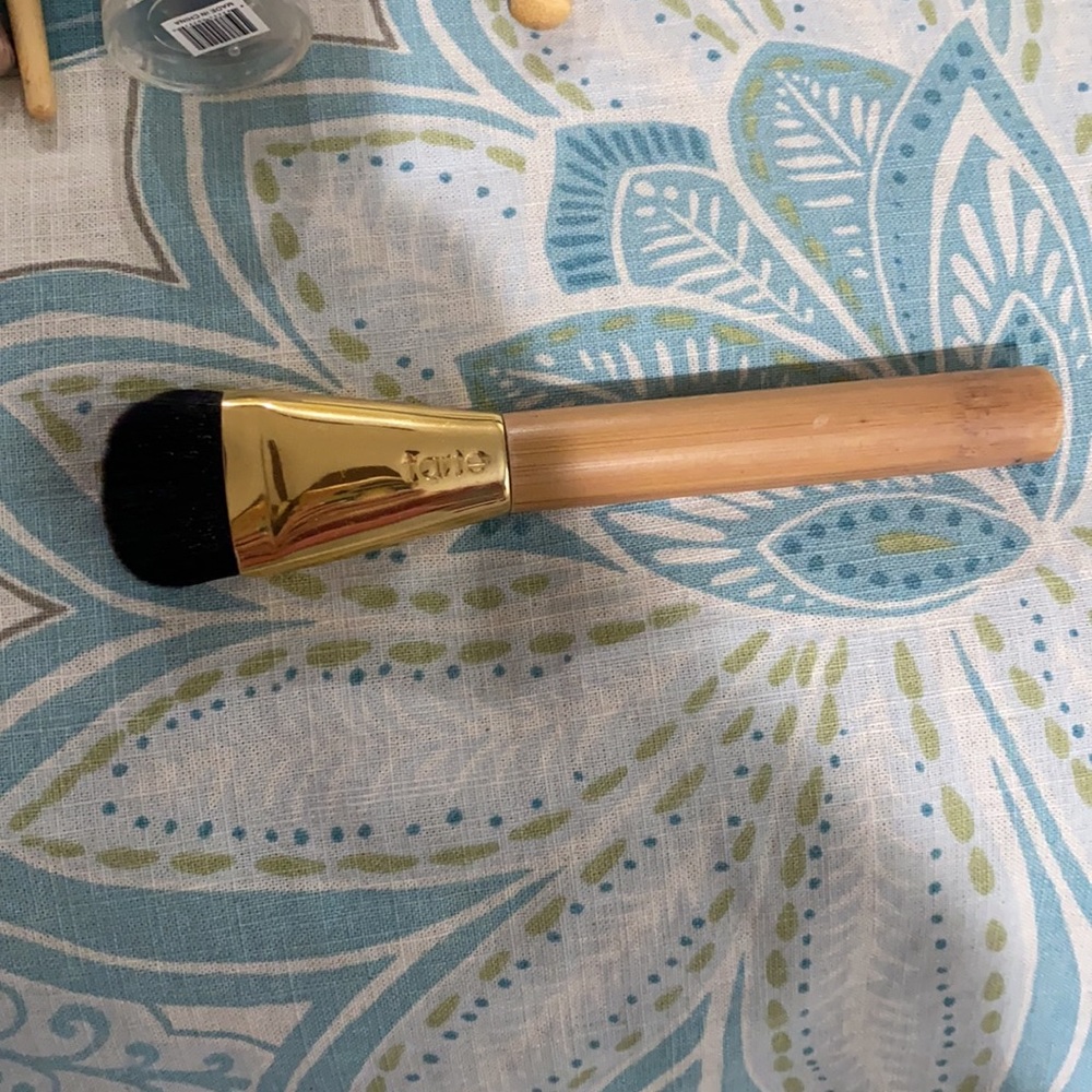 Makeup Brushes Bundle With It Cosmetics Pouch - image 4